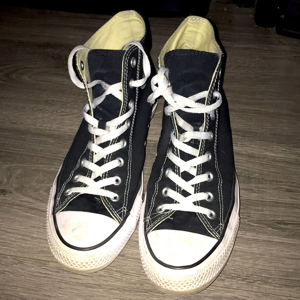 Black and white converse all star high tops